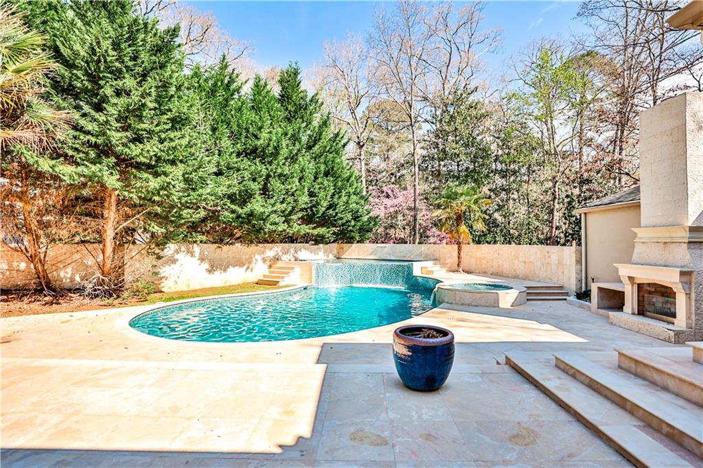 135 W Paces Ferry Road NW
