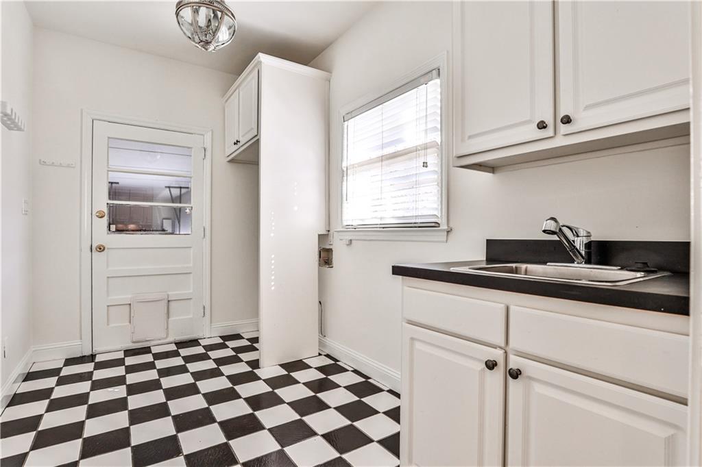 135 W Paces Ferry Road NW