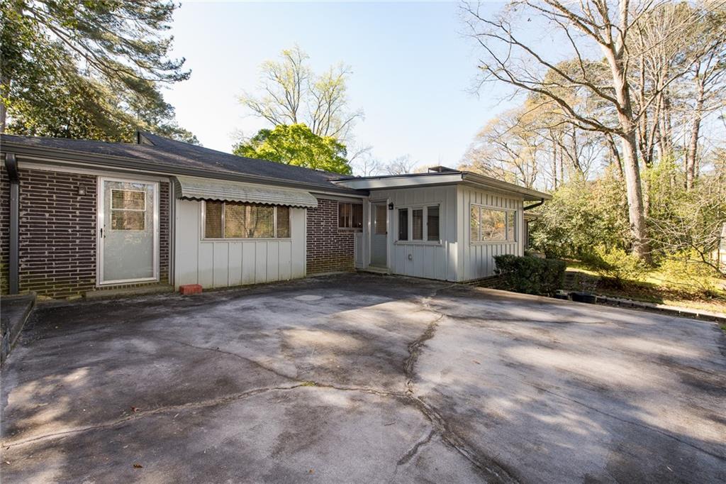 2407 SHERBROOKE Drive NE