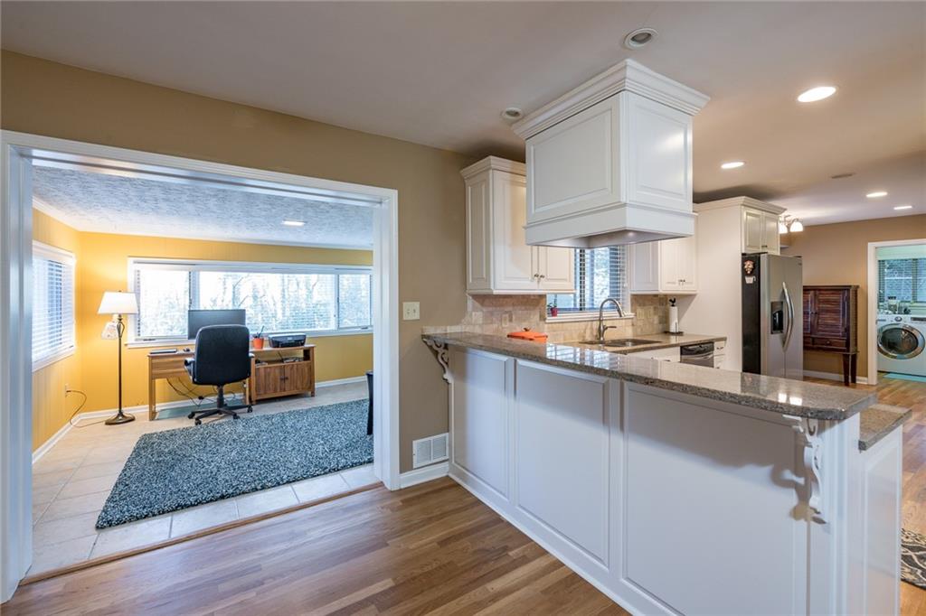 2407 SHERBROOKE Drive NE