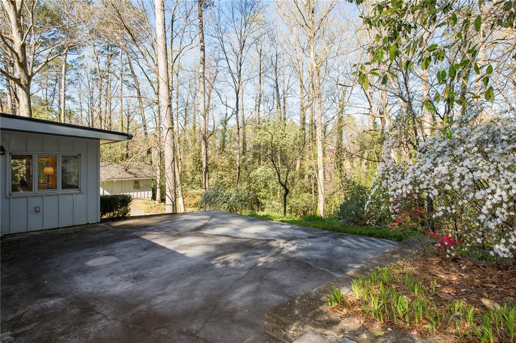 2407 SHERBROOKE Drive NE