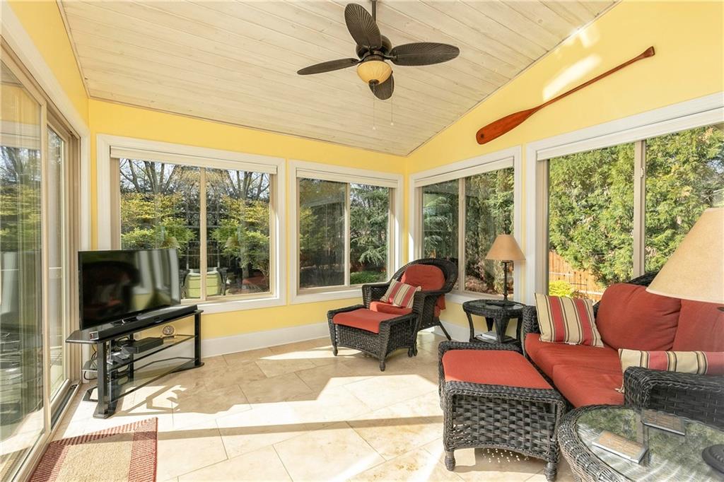 3276 Winthrop Circle