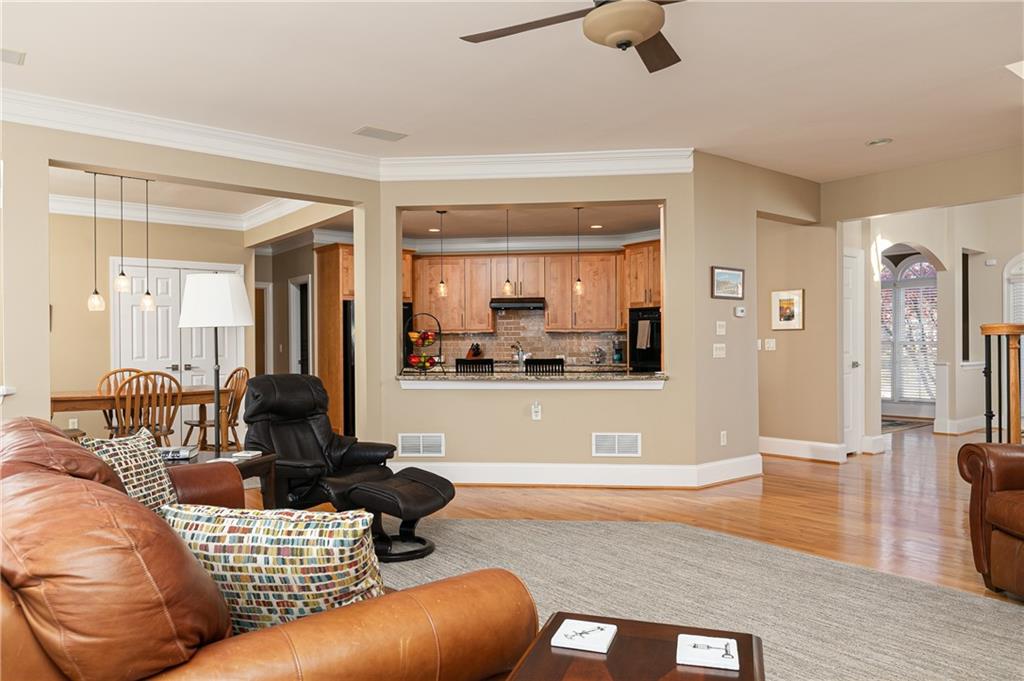 3276 Winthrop Circle