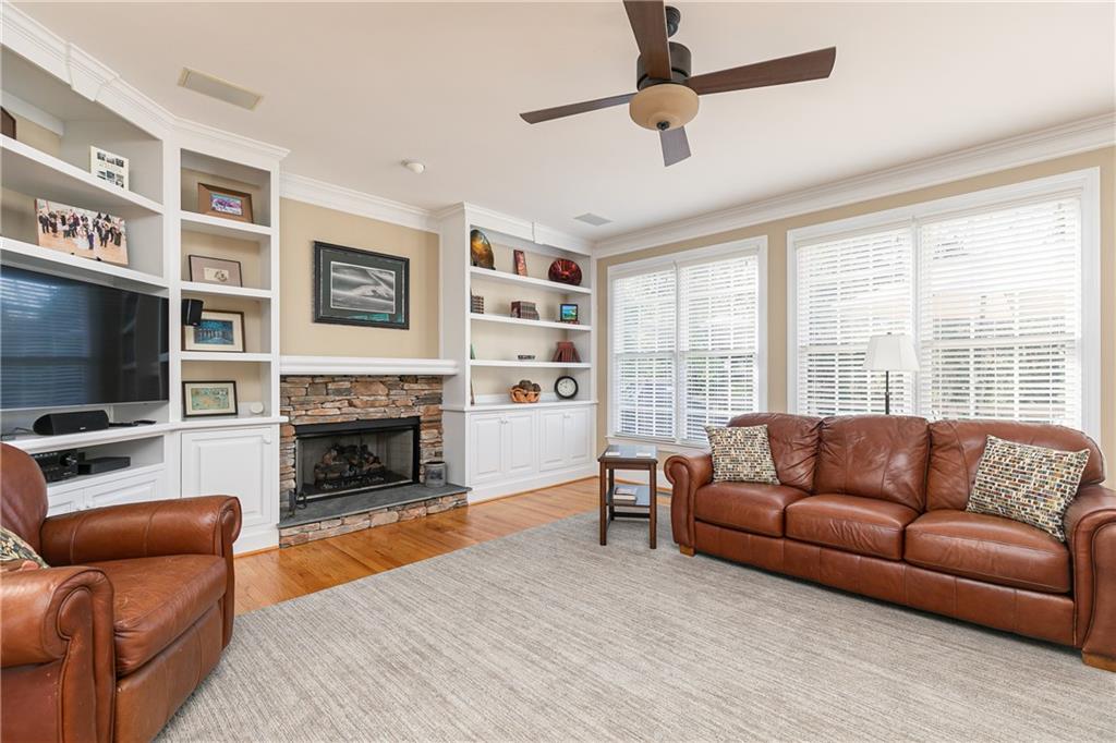 3276 Winthrop Circle