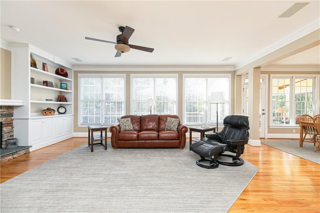 3276 Winthrop Circle