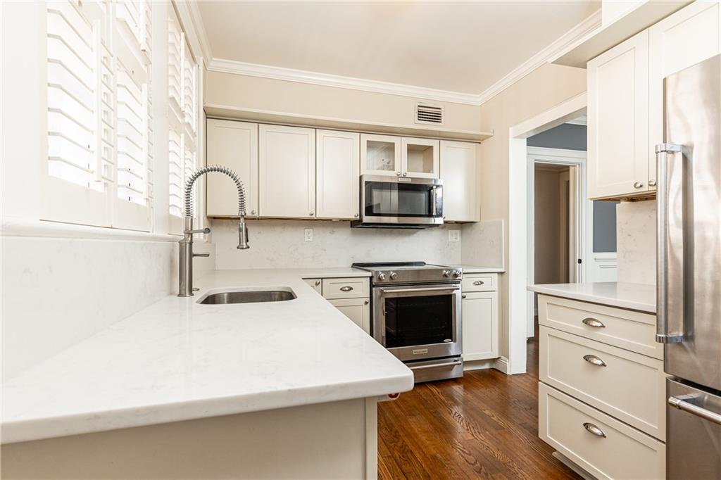 1898 Wycliff Unit 9 Road NW