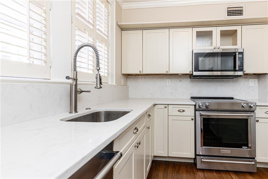 1898 Wycliff Unit 9 Road NW