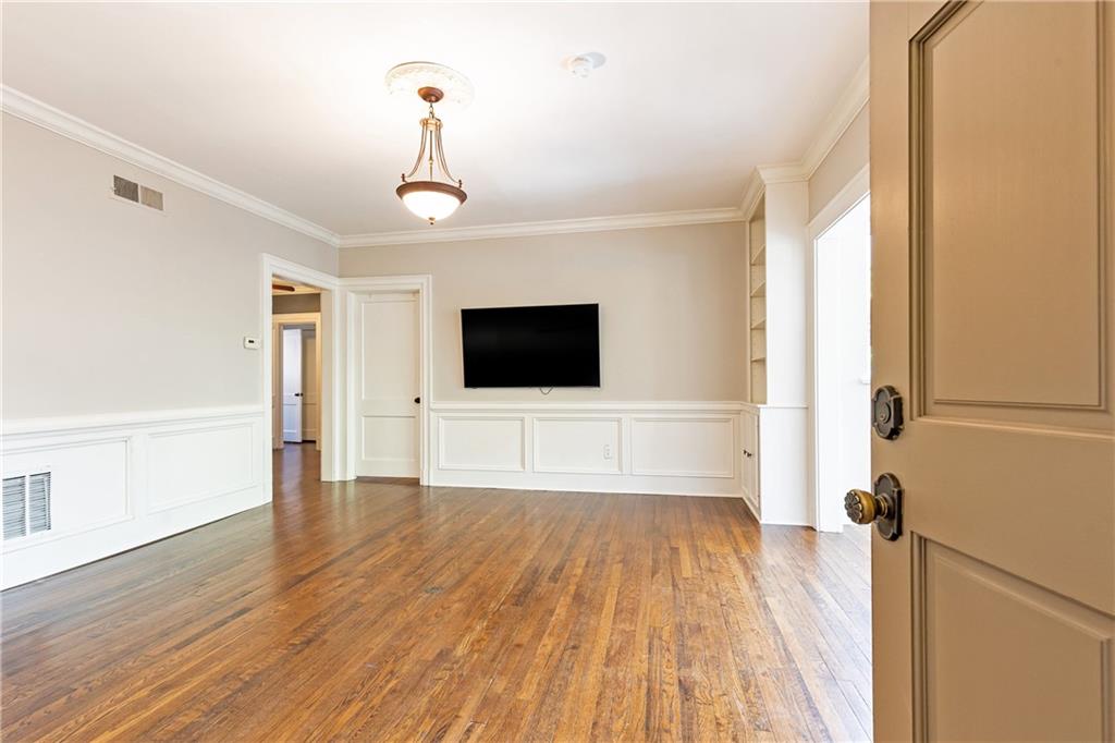 1898 Wycliff Unit 9 Road NW