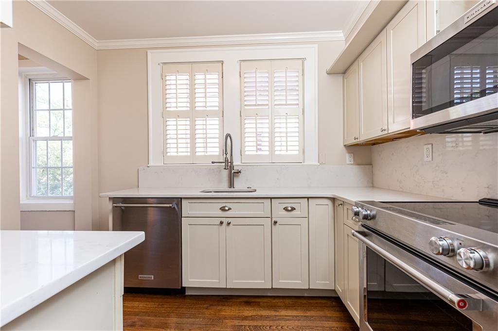 1898 Wycliff Unit 9 Road NW