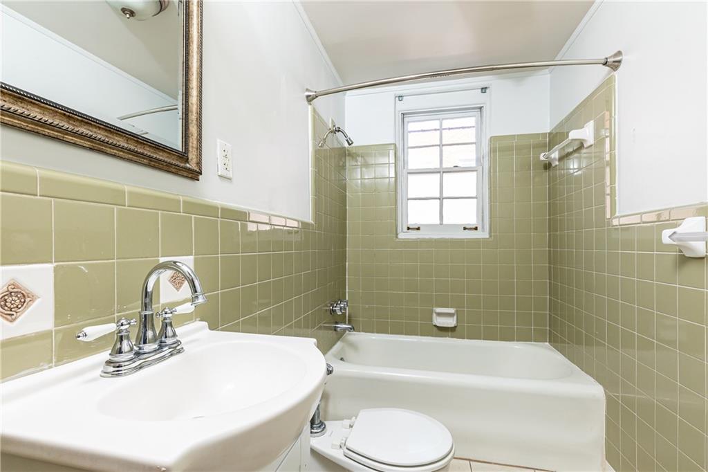 1898 Wycliff Unit 9 Road NW