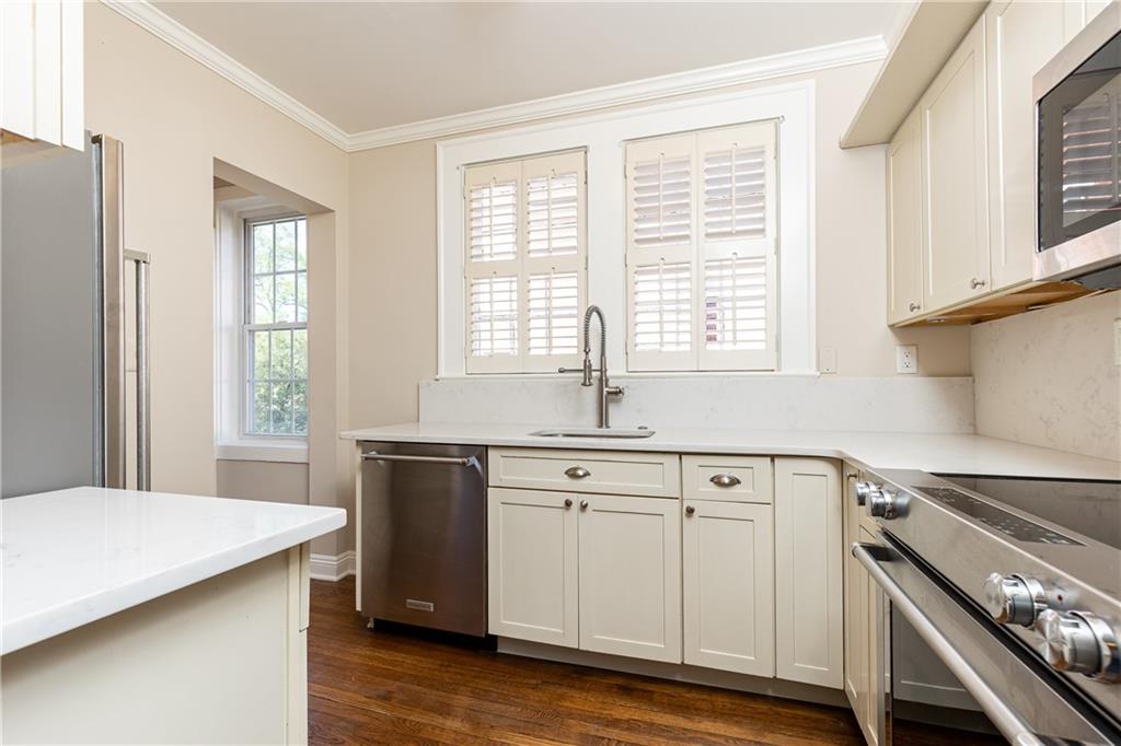 1898 Wycliff Unit 9 Road NW