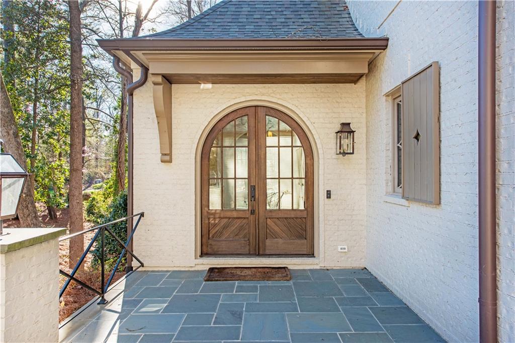 111 Tuxedo Terrace NW