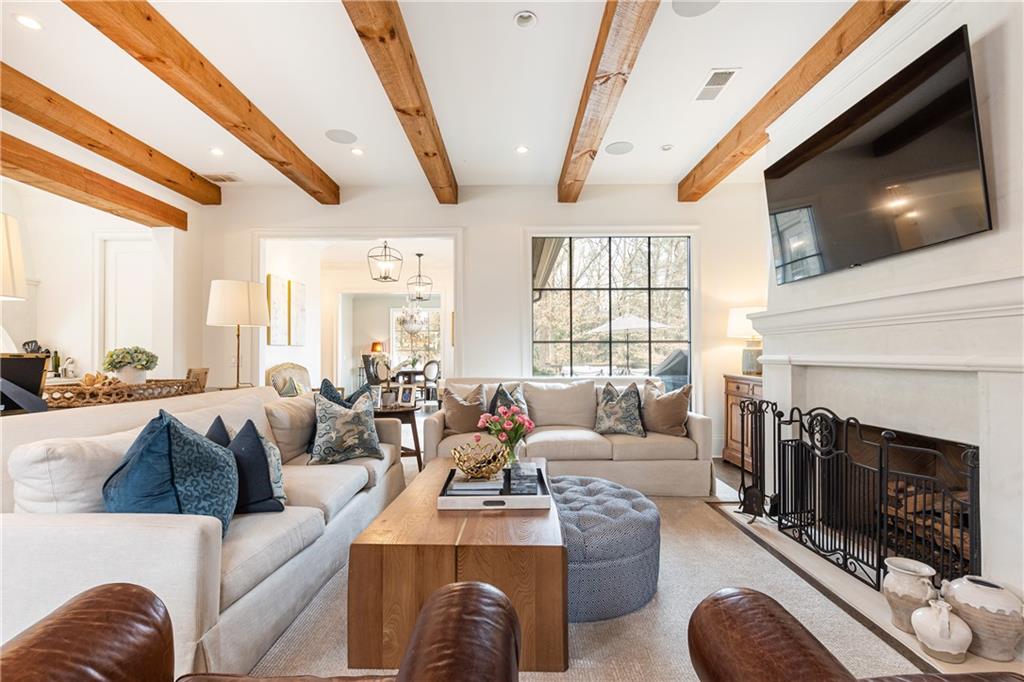 111 Tuxedo Terrace NW