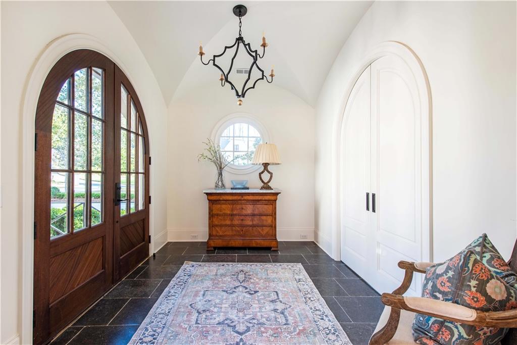 111 Tuxedo Terrace NW