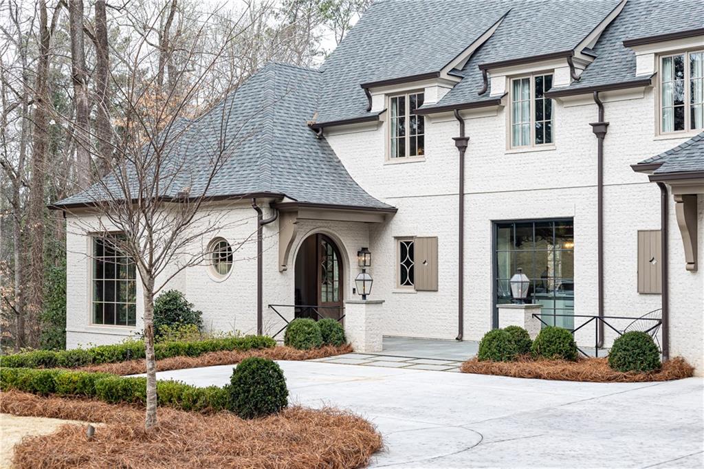111 Tuxedo Terrace NW