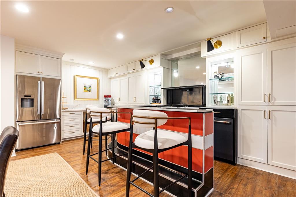 111 Tuxedo Terrace NW