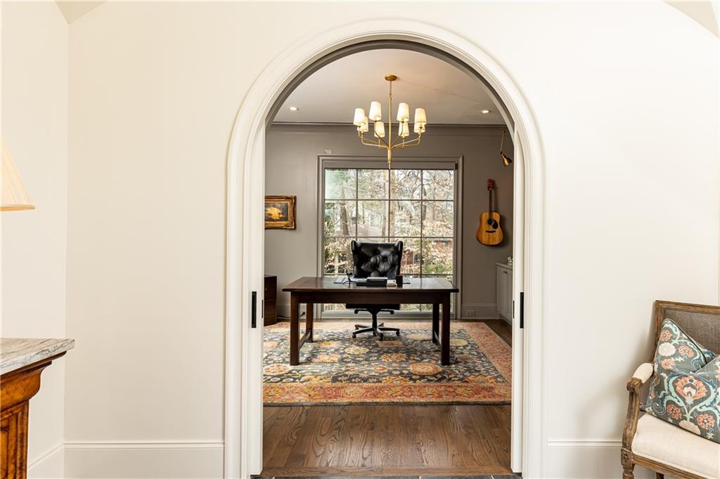 111 Tuxedo Terrace NW
