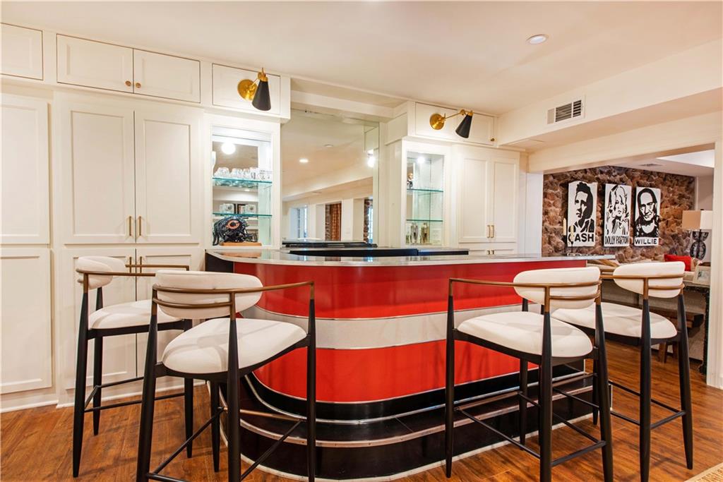 111 Tuxedo Terrace NW