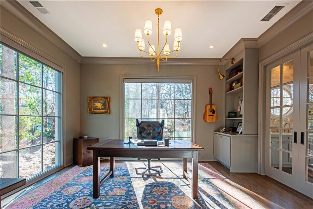111 Tuxedo Terrace NW