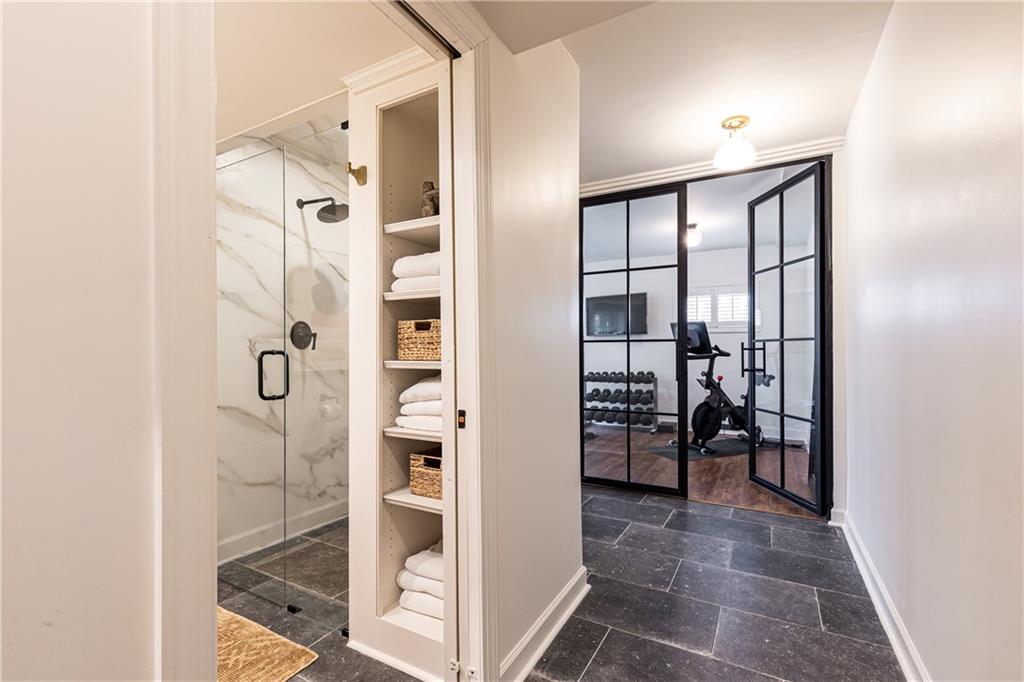 111 Tuxedo Terrace NW