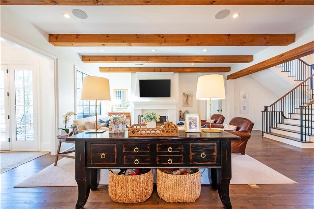 111 Tuxedo Terrace NW