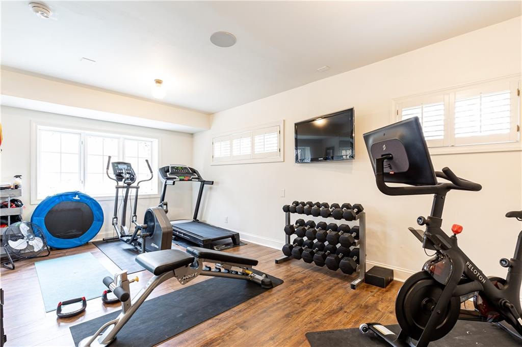 111 Tuxedo Terrace NW