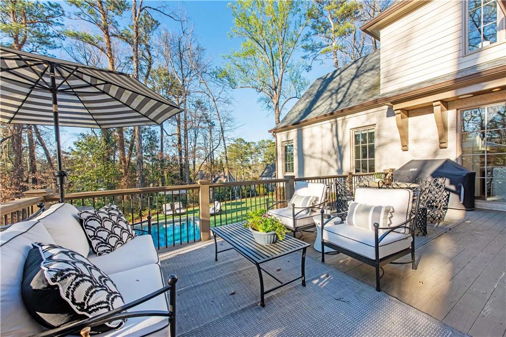 111 Tuxedo Terrace NW