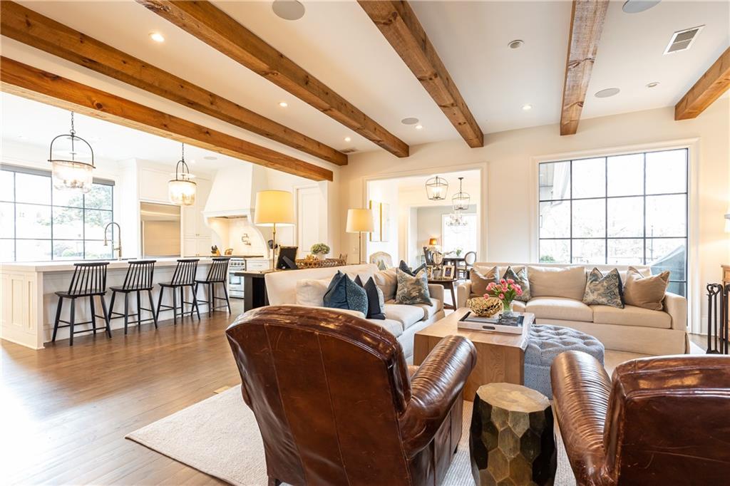111 Tuxedo Terrace NW