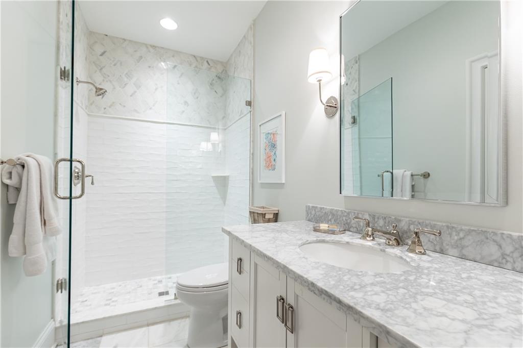 111 Tuxedo Terrace NW