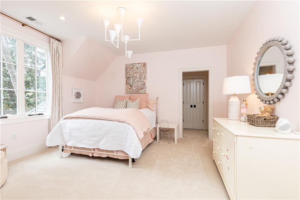 111 Tuxedo Terrace NW