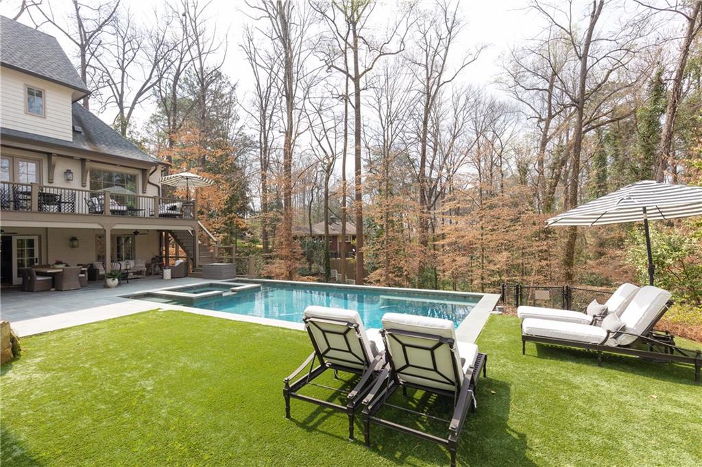 111 Tuxedo Terrace NW