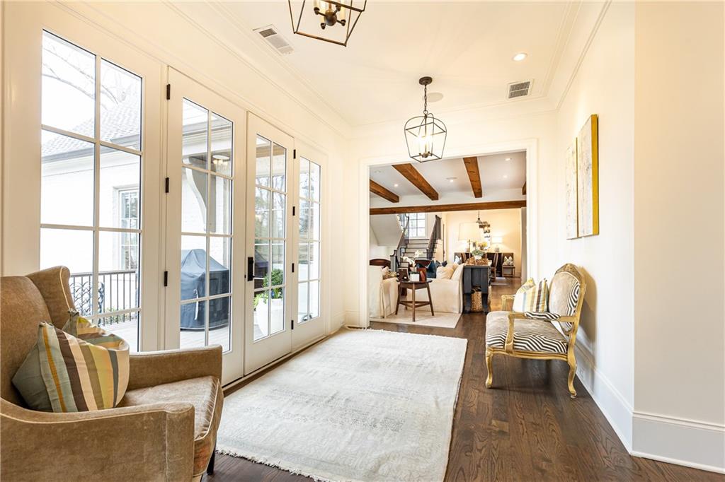 111 Tuxedo Terrace NW