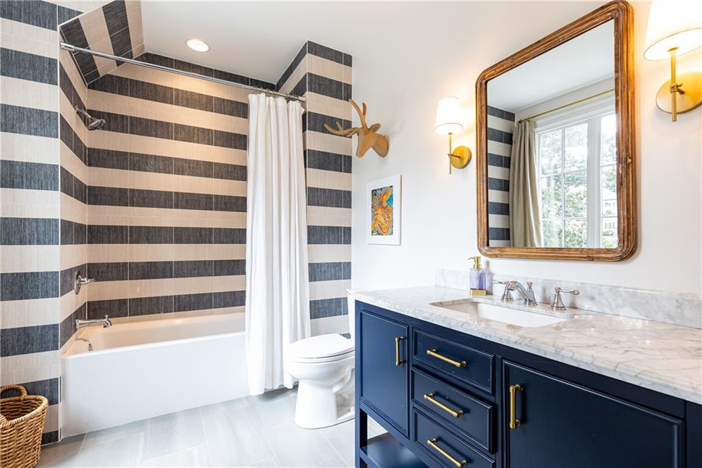111 Tuxedo Terrace NW