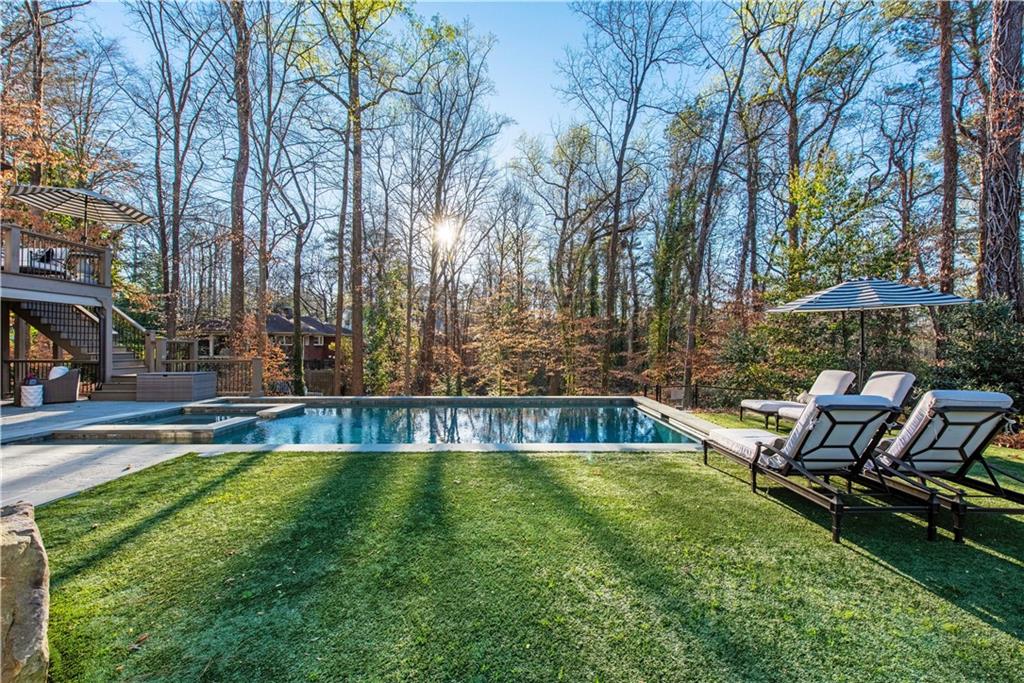 111 Tuxedo Terrace NW
