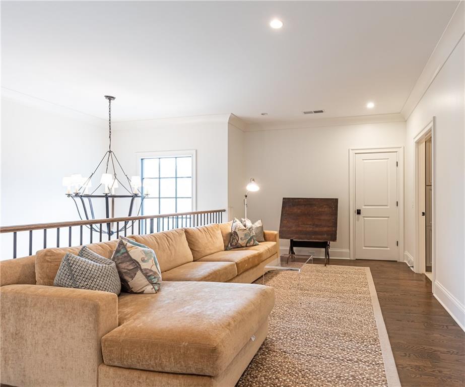 111 Tuxedo Terrace NW