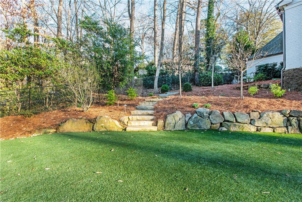 111 Tuxedo Terrace NW