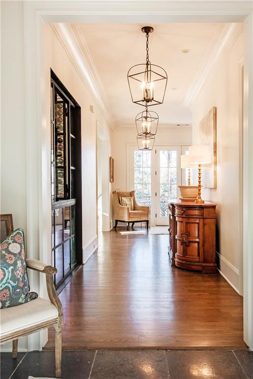 111 Tuxedo Terrace NW
