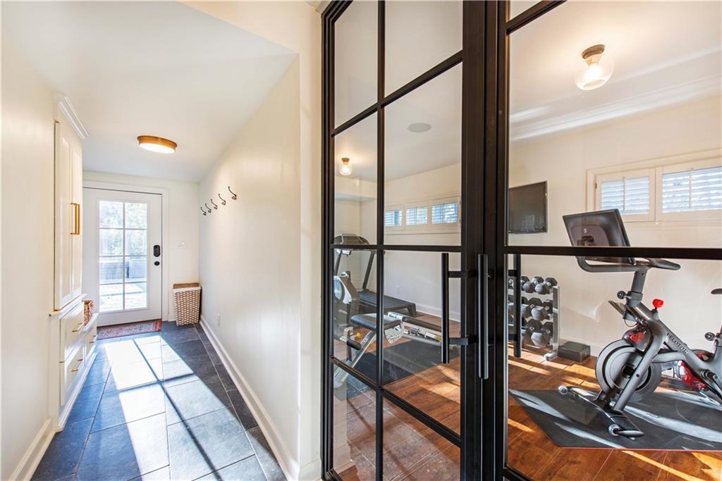 111 Tuxedo Terrace NW
