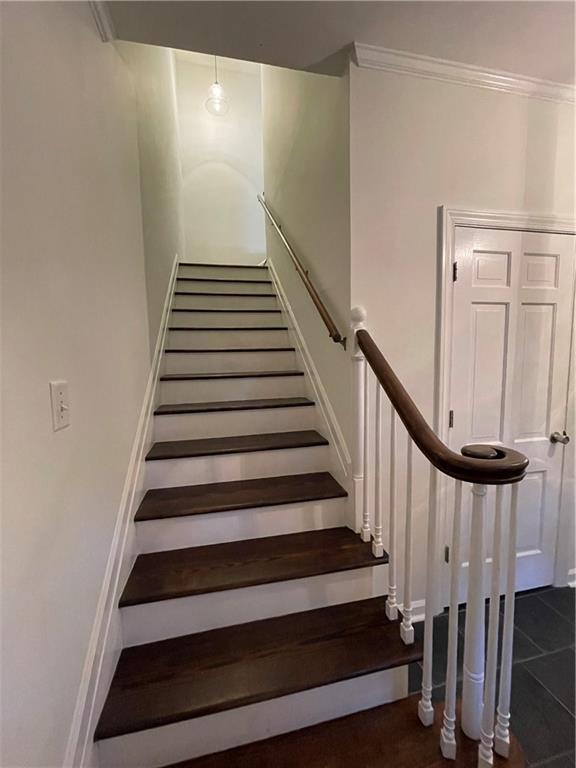 4 Lullwater Place NE