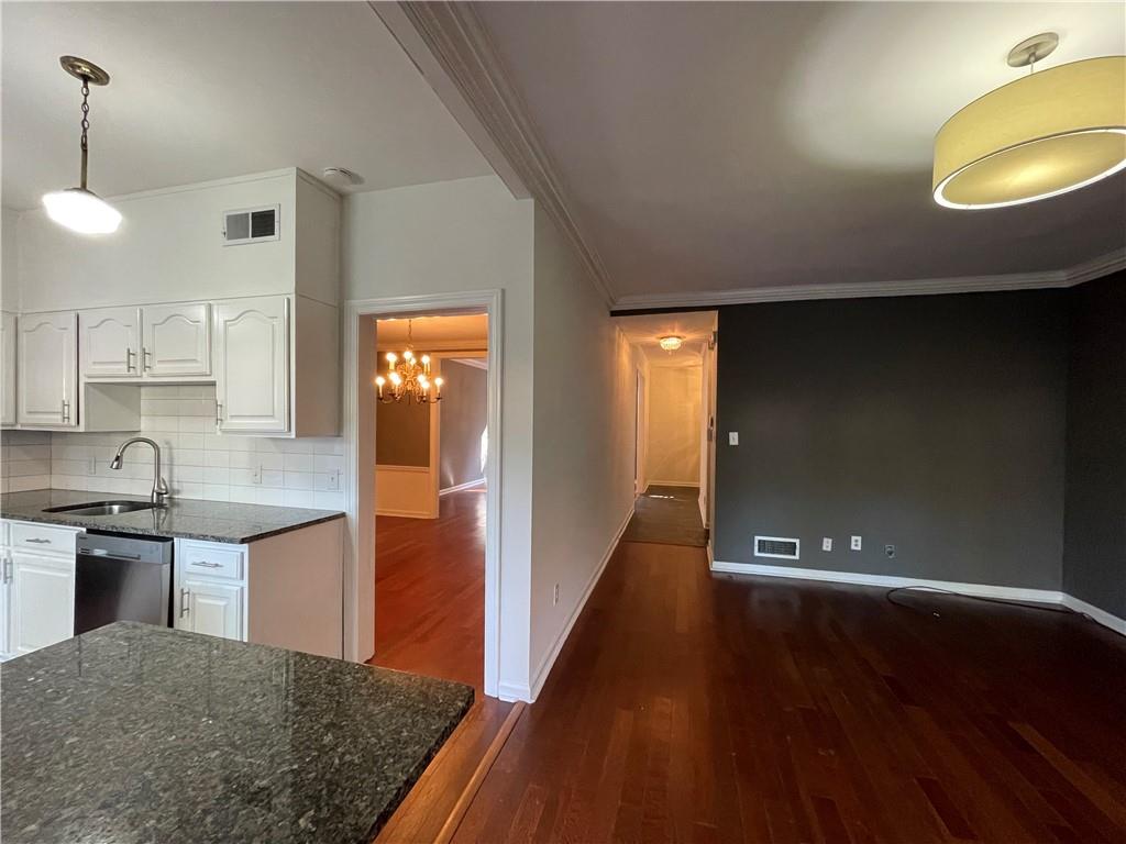 4 Lullwater Place NE