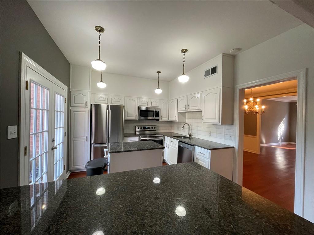 4 Lullwater Place NE