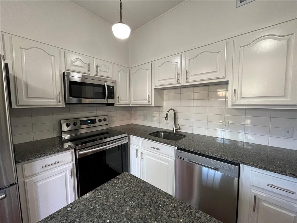 4 Lullwater Place NE