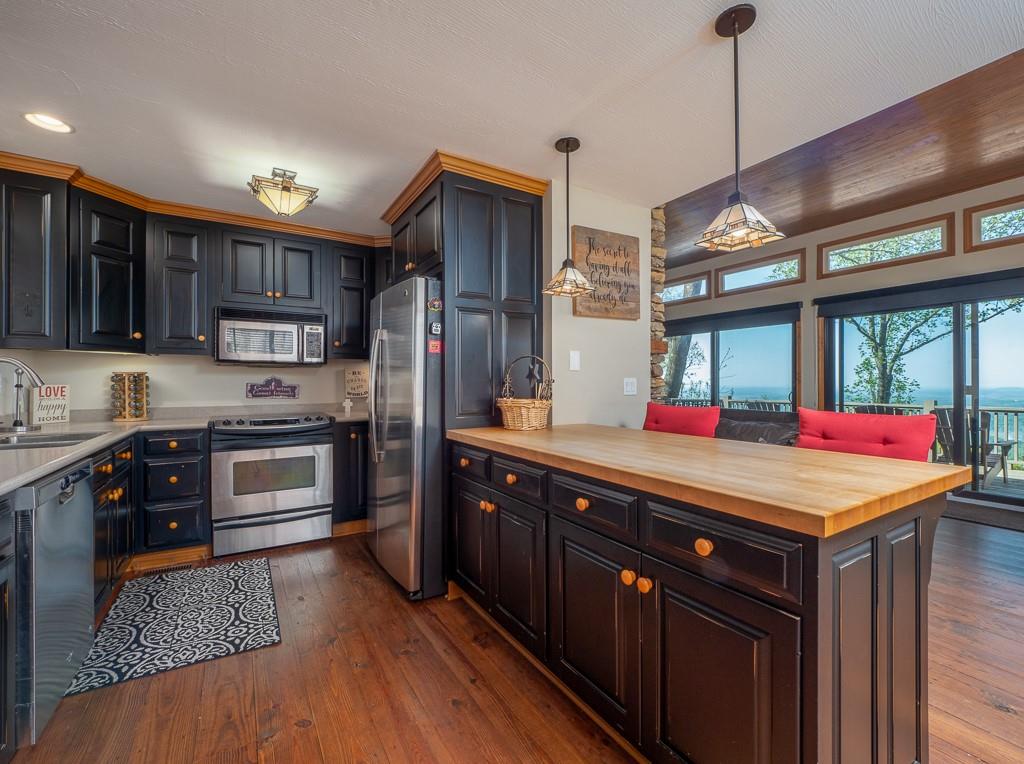 1481 Ridgeview Drive