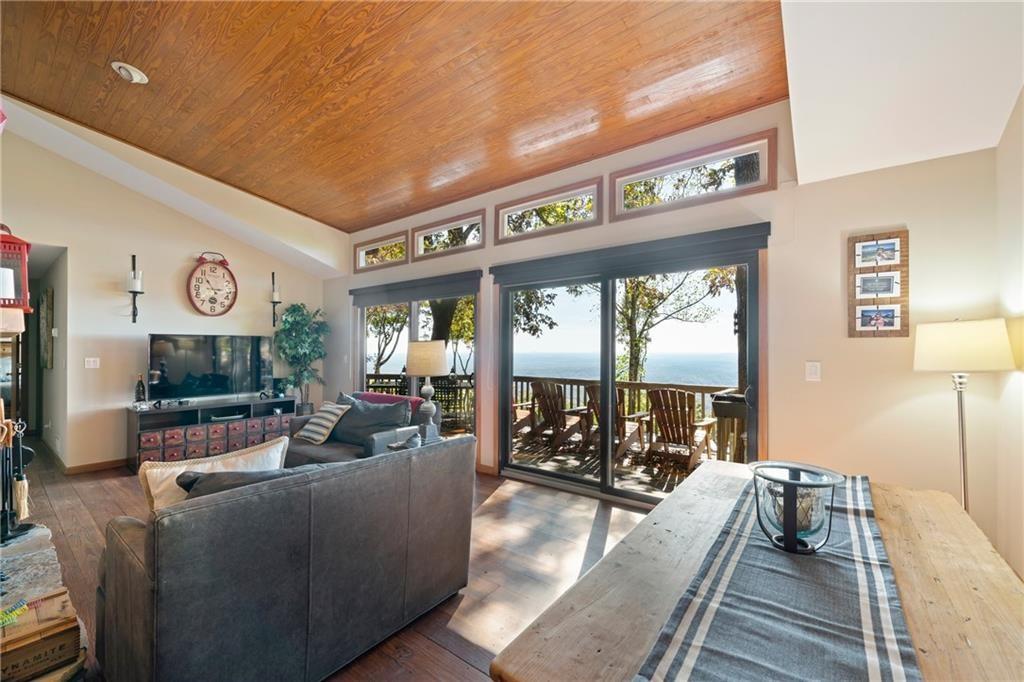 1481 Ridgeview Drive