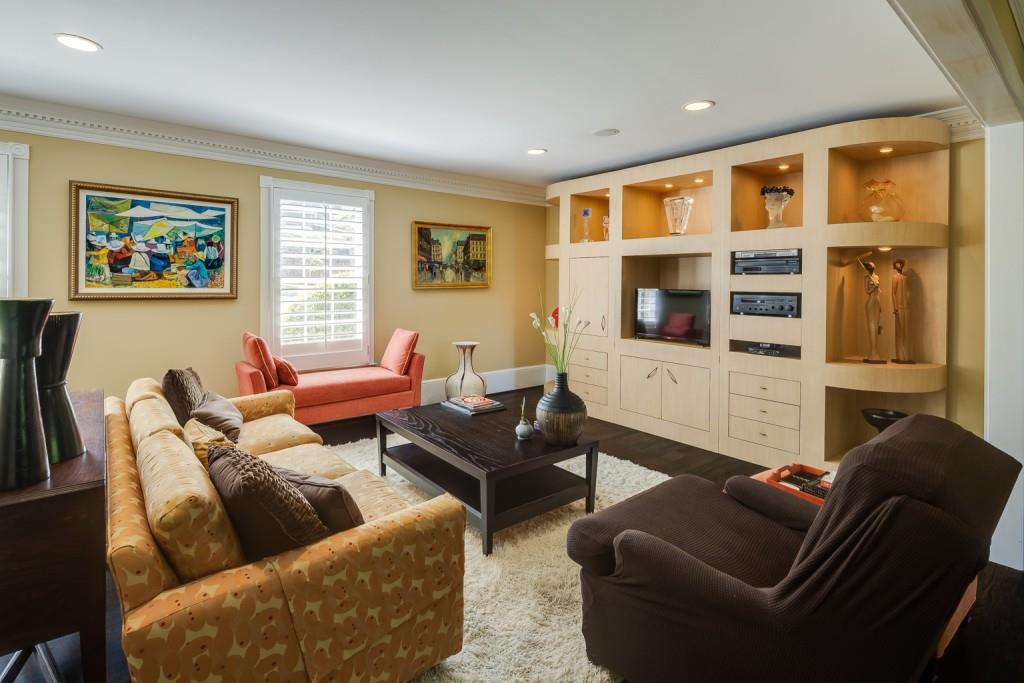 5352 Trowbridge Drive