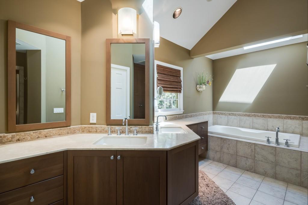 5352 Trowbridge Drive