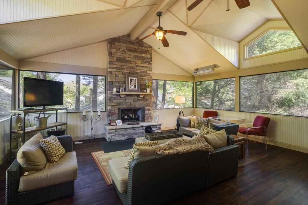 5352 Trowbridge Drive