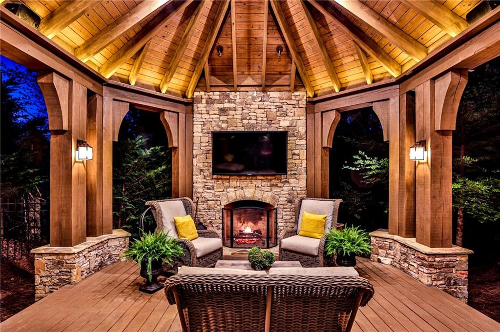 2817 Adams Oaks Lane