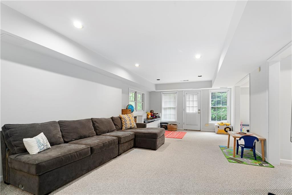 305 Vickery Way