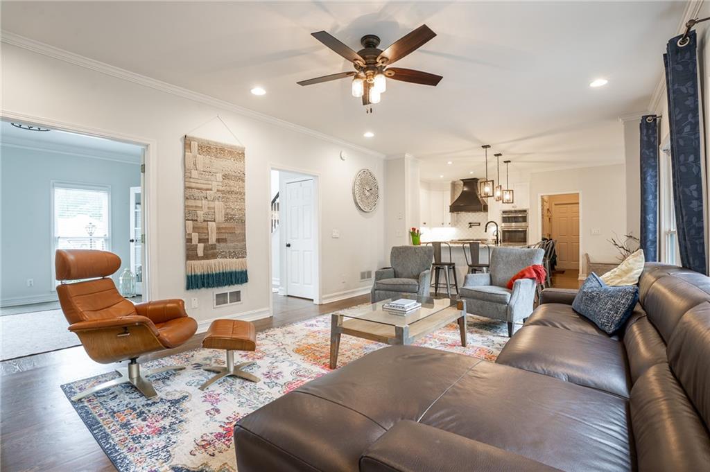 305 Vickery Way